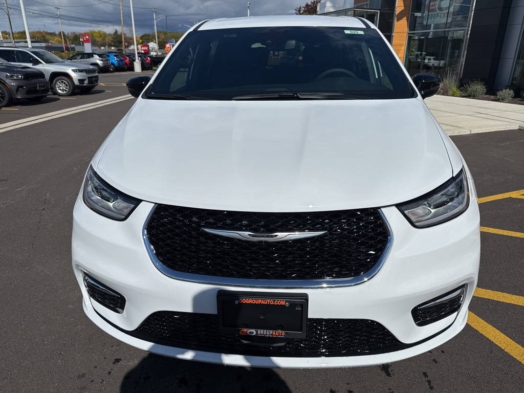 New 2026 Chrysler Pacifica SELECT AWD Passenger Van