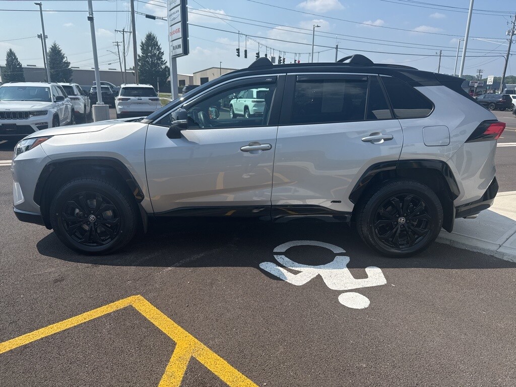 2023 Toyota RAV4 Hybrid XSE photo 2