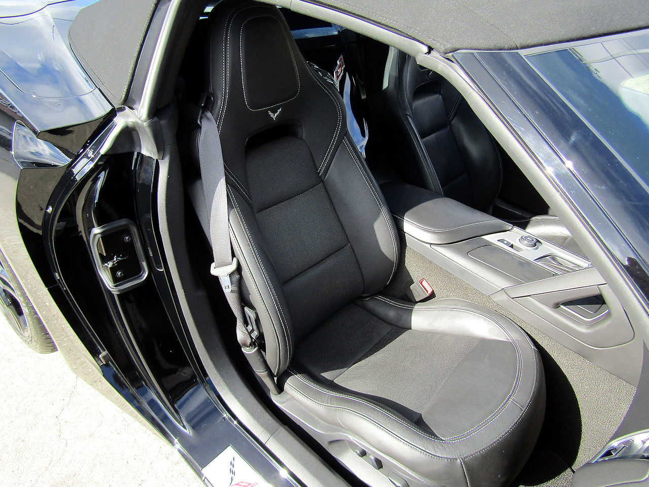 2017 Chevrolet Corvette 2LT - Photo 12