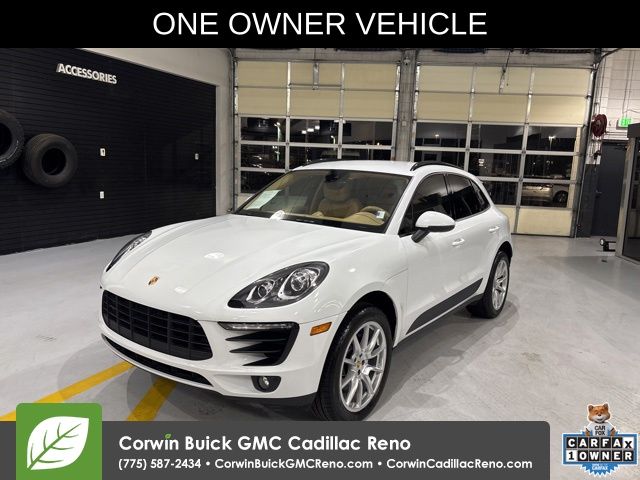 2017 Porsche Macan -'s photo