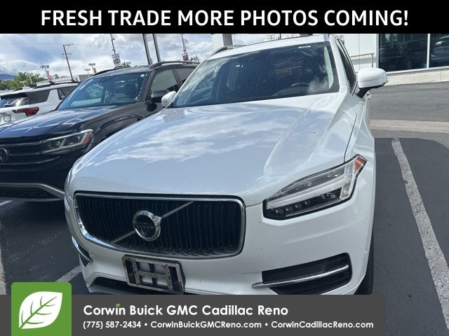 2017 Volvo XC90 T6 AWD Momentum's photo