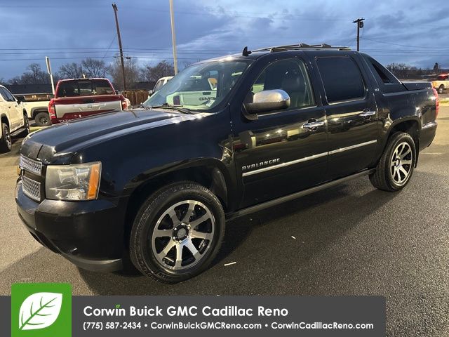 2011 Chevrolet Avalanche LTZ's photo