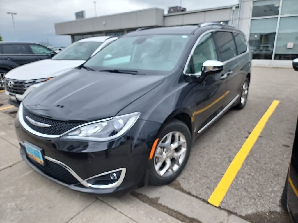 Used 2017 Chrysler Pacifica Limited with VIN 2C4RC1GG5HR592195 for sale in Fargo, ND