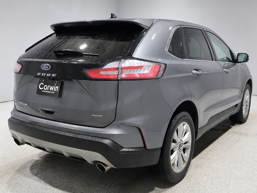 2024 Ford Edge Titanium photo 2
