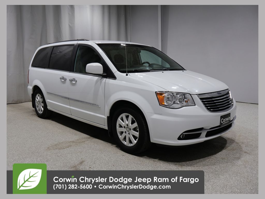 2015 Chrysler Town & Country Touring's photo