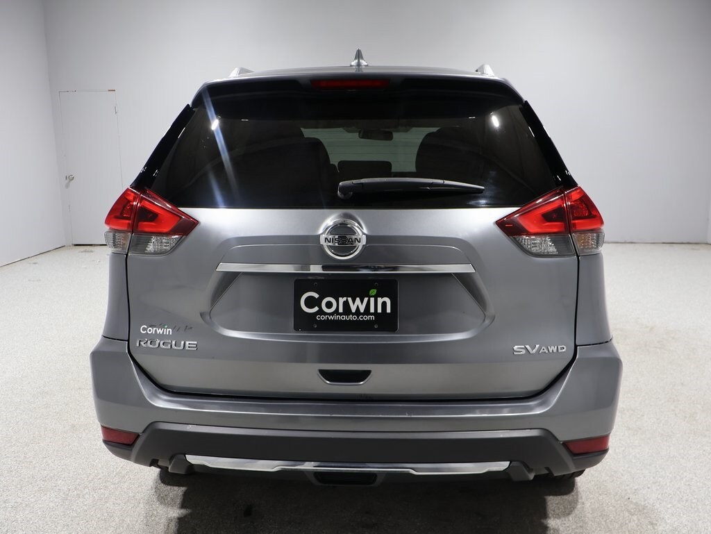 2018 Nissan Rogue SV photo 2