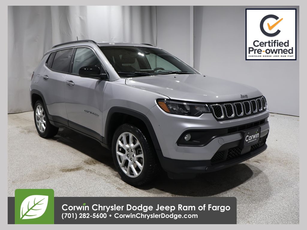 2023 Jeep Compass Latitude Lux's photo