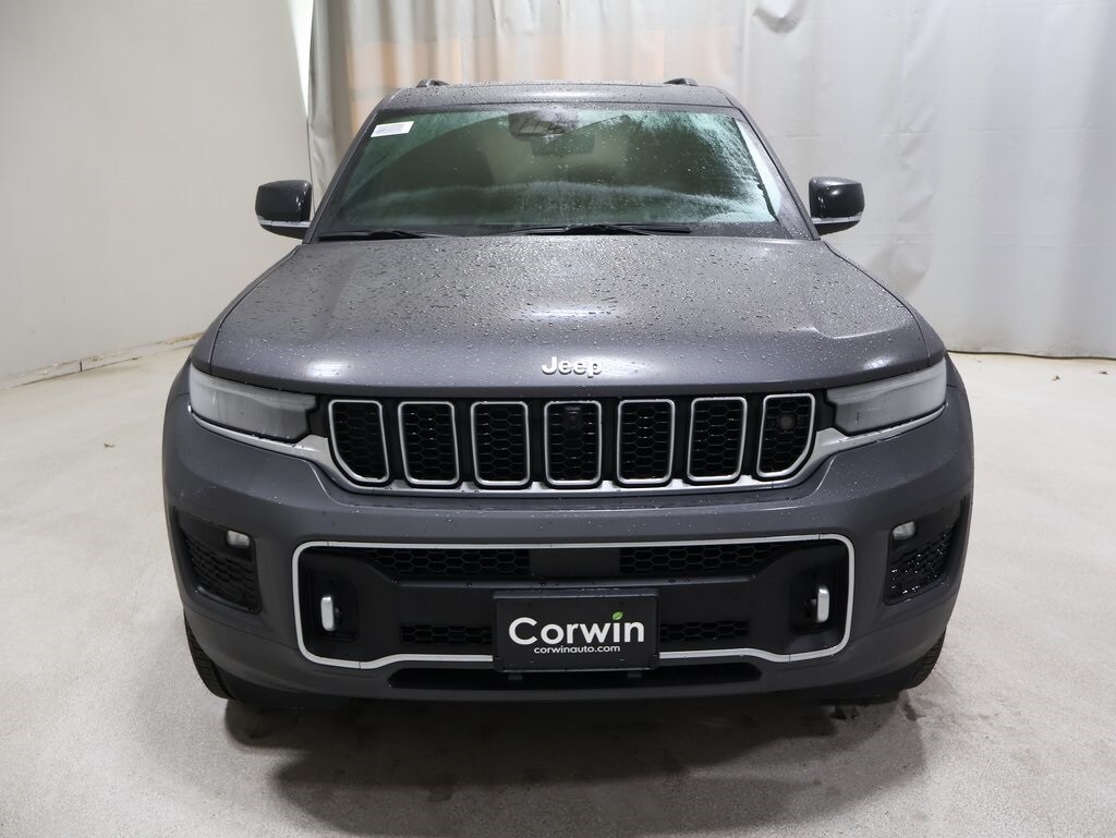 2025 Jeep Grand Cherokee Overland photo 2