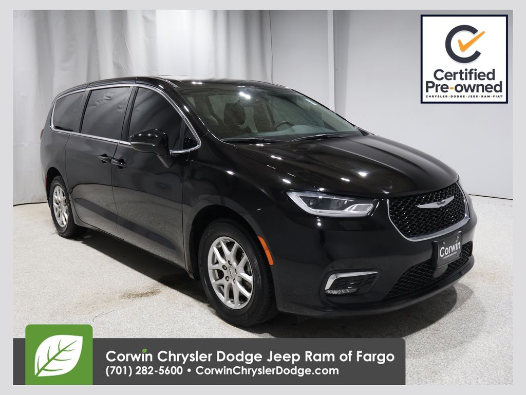 2024 Chrysler Pacifica Touring L's photo