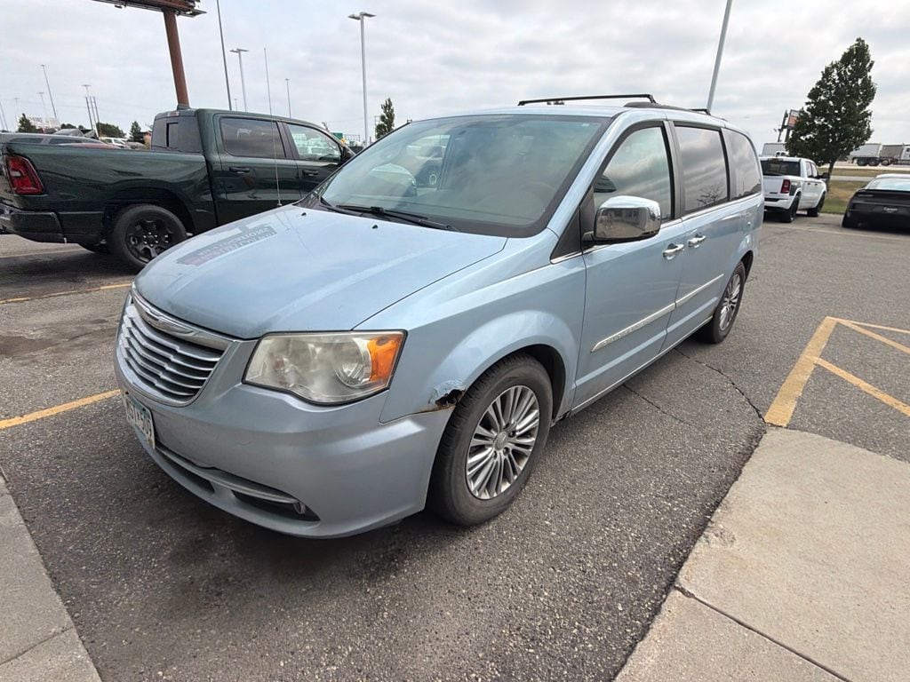 Used 2013 Chrysler Town & Country Touring-L with VIN 2C4RC1CG6DR531499 for sale in Fargo, ND
