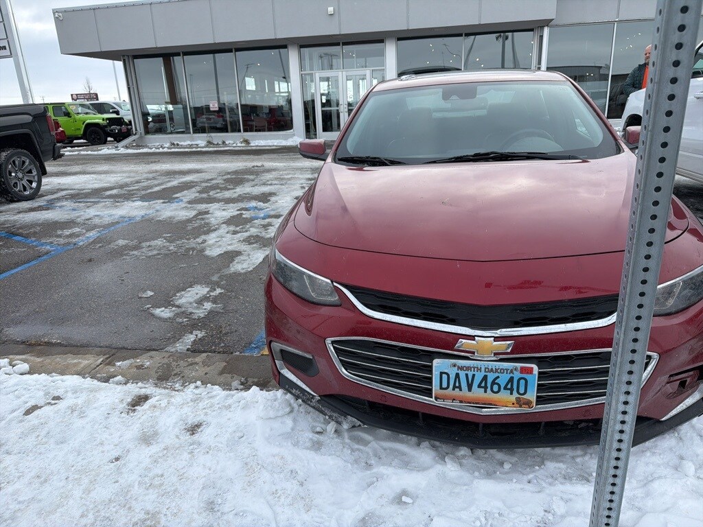 2017 Chevrolet Malibu Premier photo 2