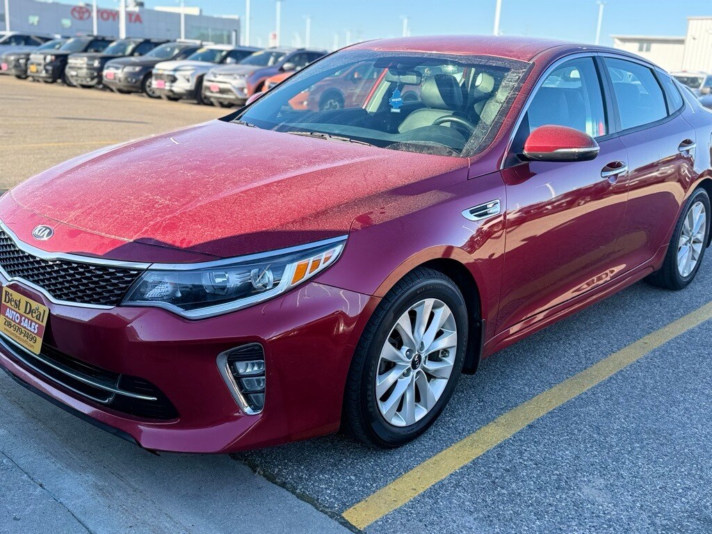 2018 Kia Optima S photo 2