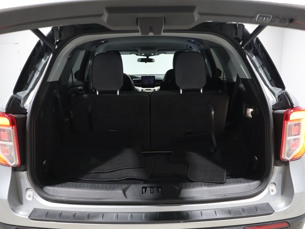 2024 Ford Explorer XLT photo 3