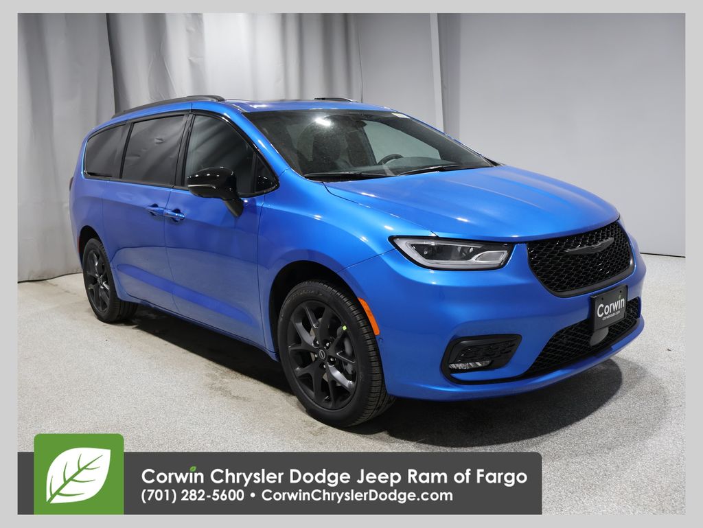 2026 Chrysler Pacifica Limited AWD's photo