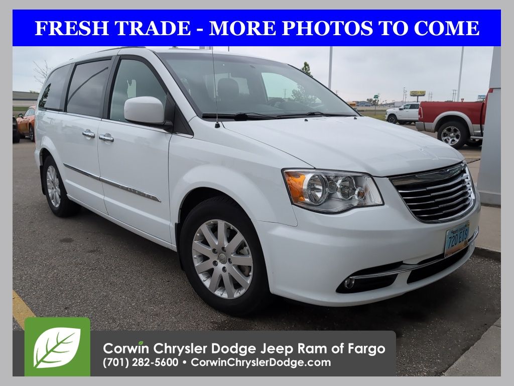 2015 Chrysler Town & Country's photo