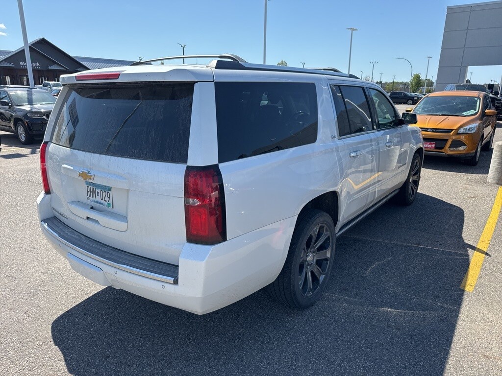 2016 Chevrolet Suburban LTZ photo 3