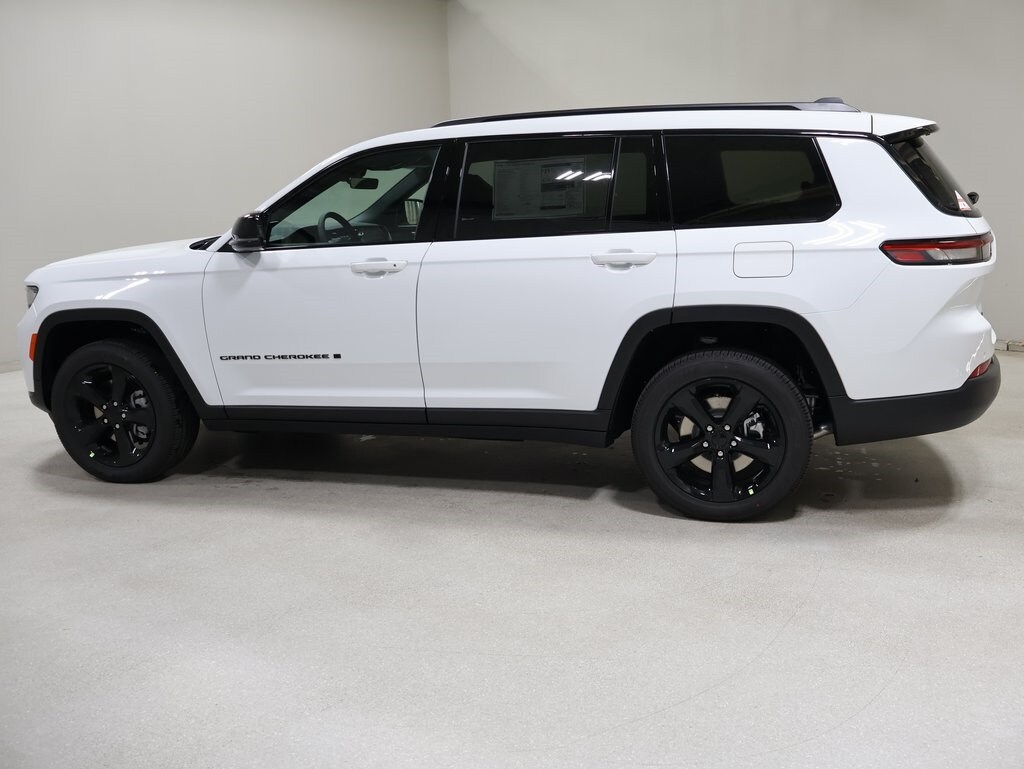 2025 Jeep Grand Cherokee Altitude photo 4