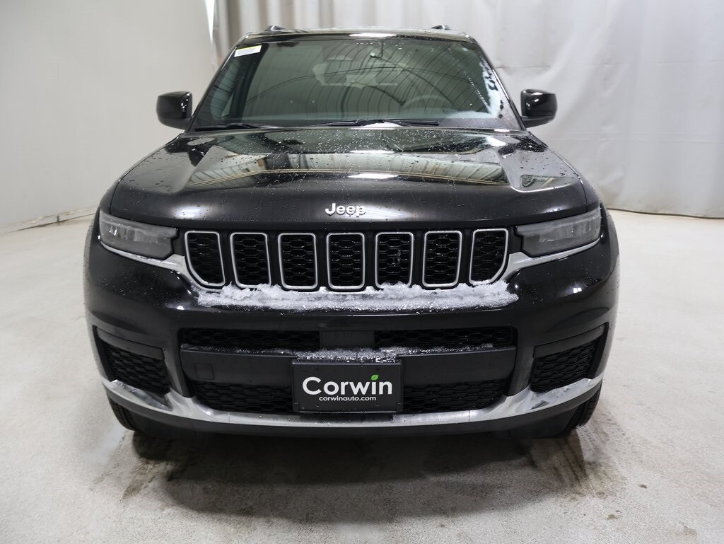 2025 Jeep Grand Cherokee Laredo photo 2