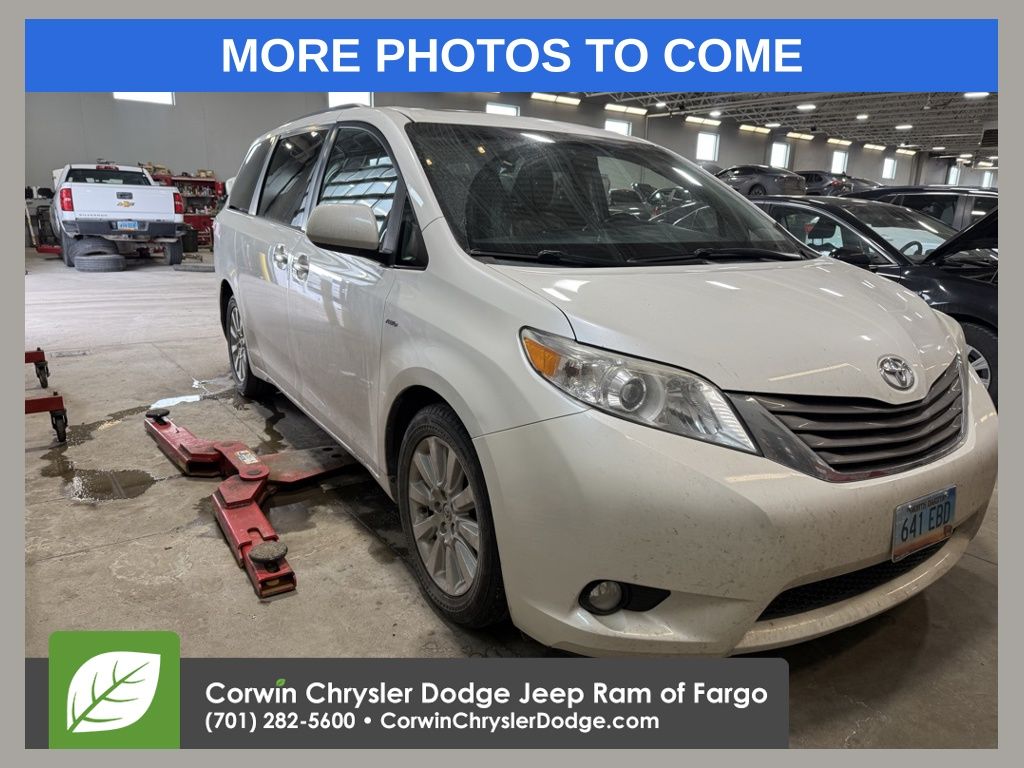 2016 Toyota Sienna XLE Premium's photo