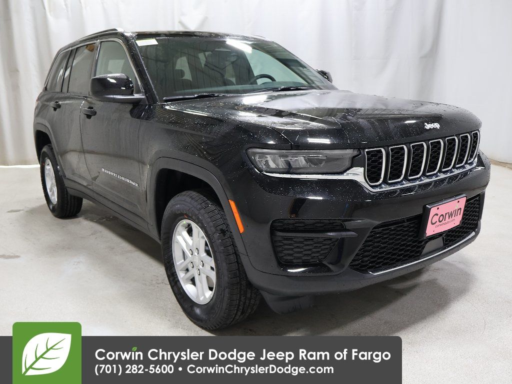 2025 Jeep Grand Cherokee Laredo's photo