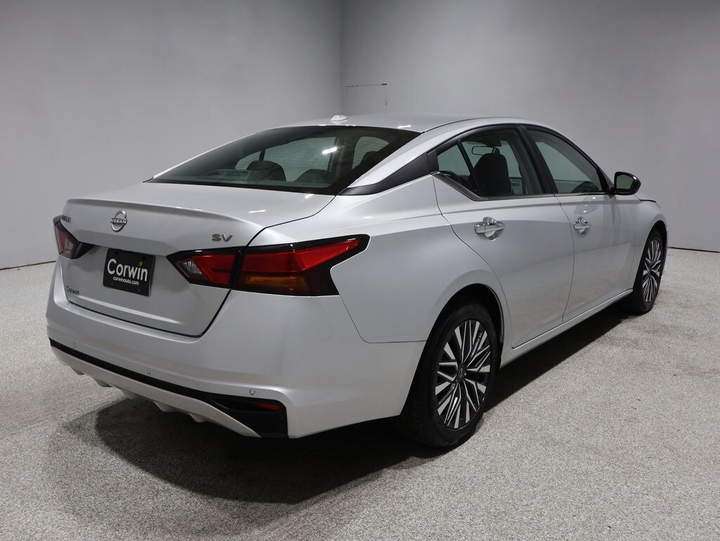2024 Nissan Altima 2.5 SV photo 2