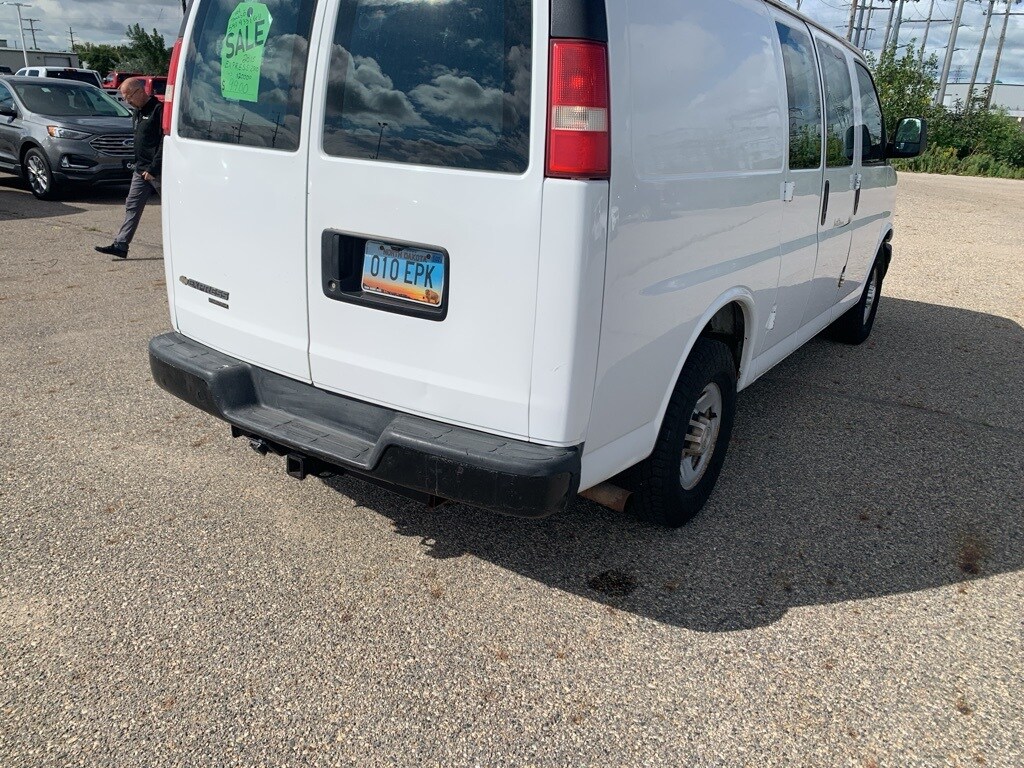 2015 Chevrolet Express 2500 Work Cargo Van photo 4