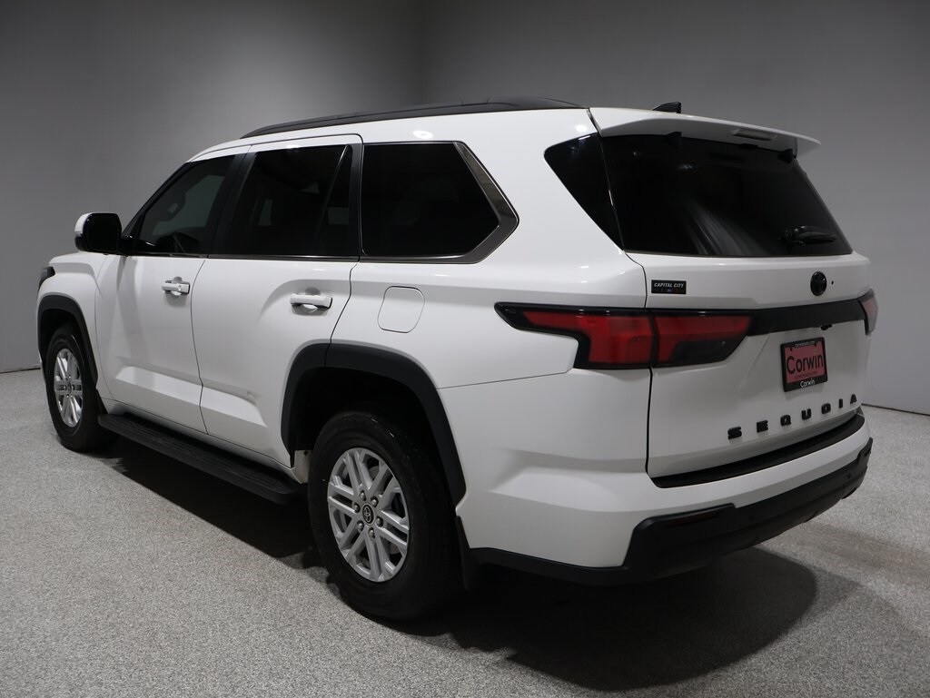 2024 Toyota Sequoia SR5 photo 4