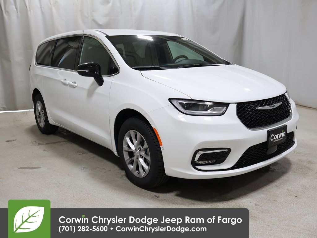 2026 Chrysler Pacifica Select's photo