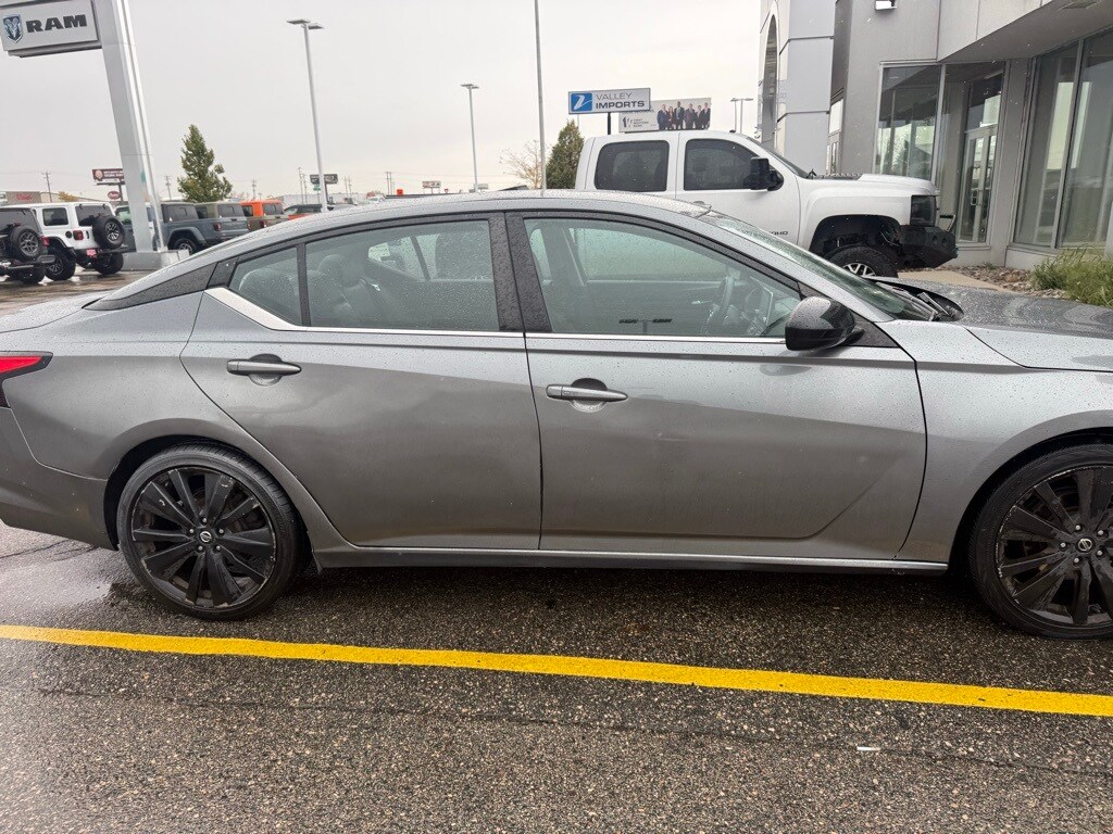 2020 Nissan Altima 2.5 SR photo 3