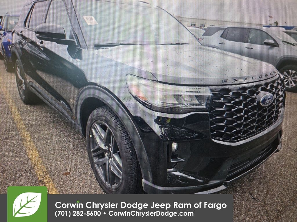 2025 Ford Explorer ST-LINE's photo