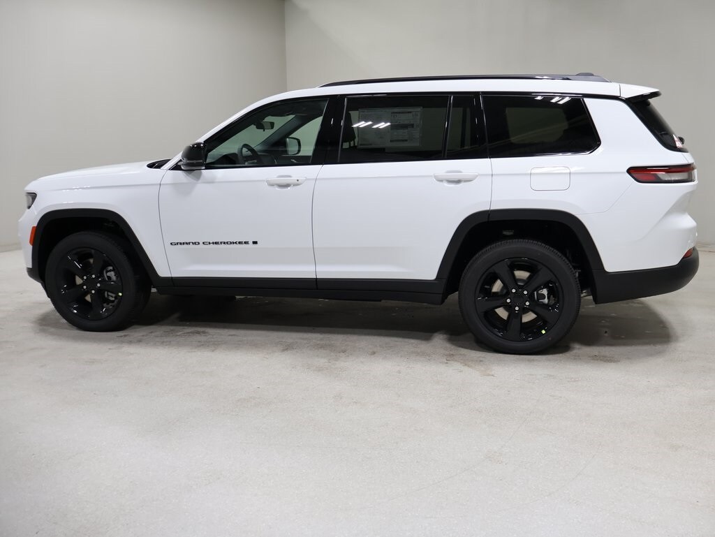 2025 Jeep Grand Cherokee Altitude photo 4