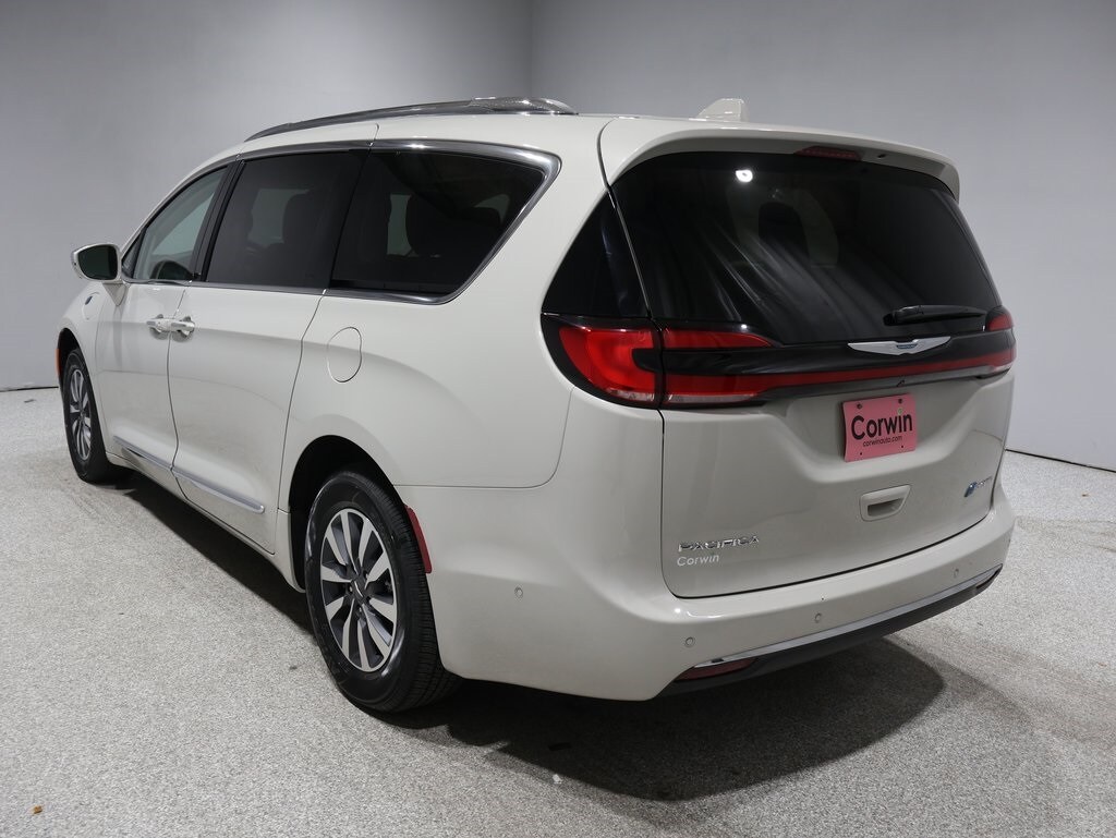 2021 Chrysler Pacifica Hybrid Limited photo 3