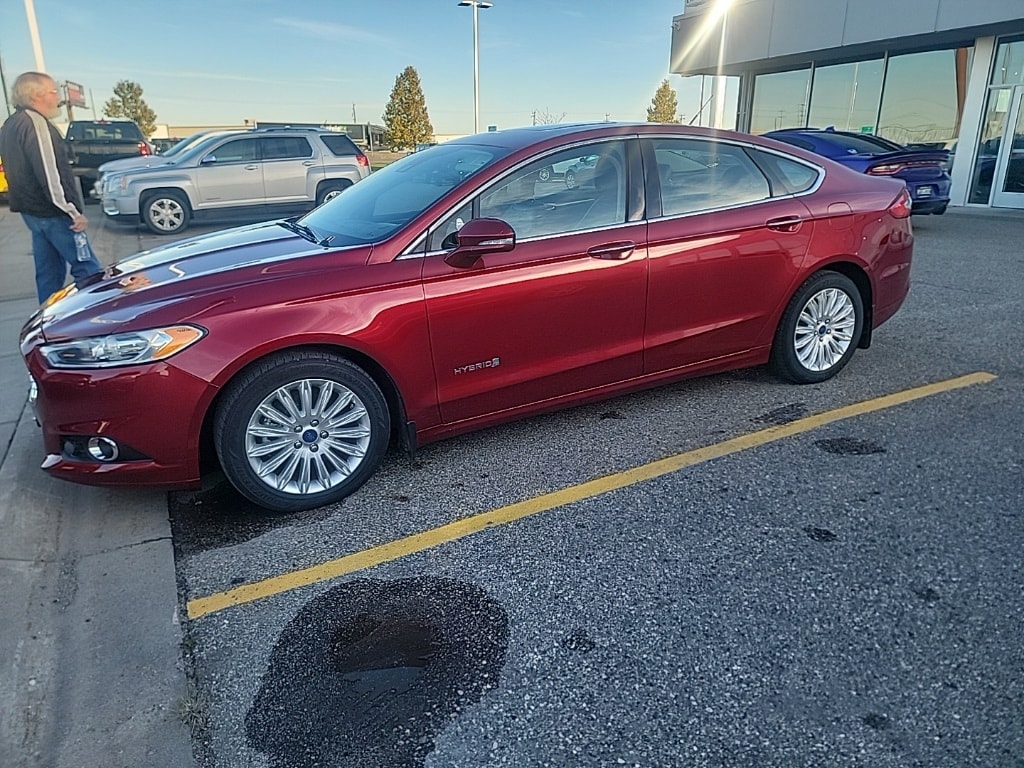 Used 2014 Ford Fusion Hybrid SE Sedan