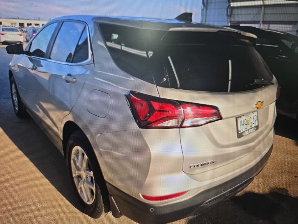 2022 Chevrolet Equinox LT photo 3