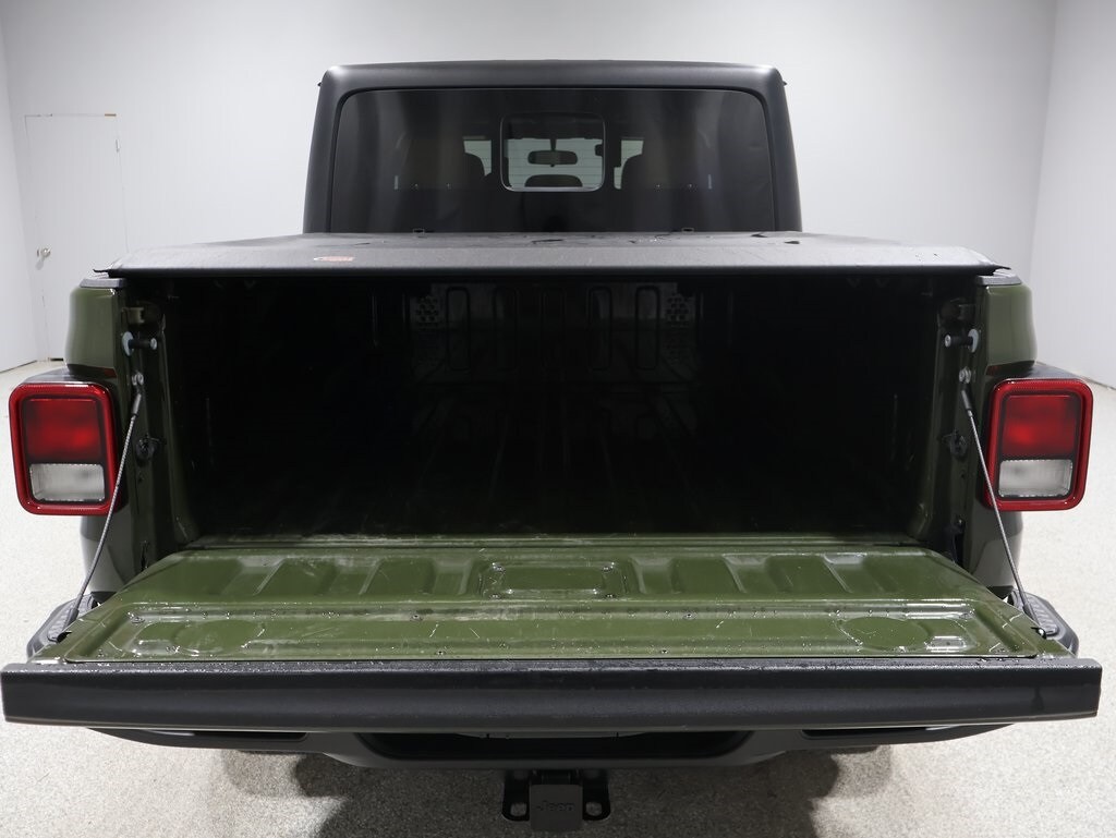 2022 Jeep Gladiator Sport photo 4