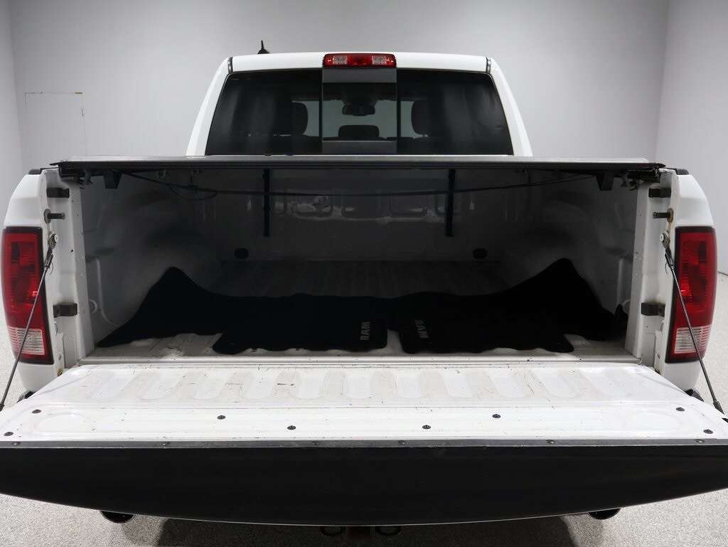 2014 Ram 1500 SLT photo 3
