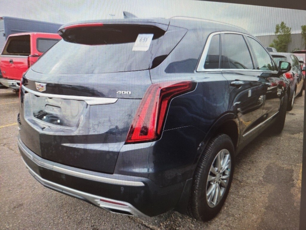 2022 Cadillac XT5 Premium Luxury photo 3