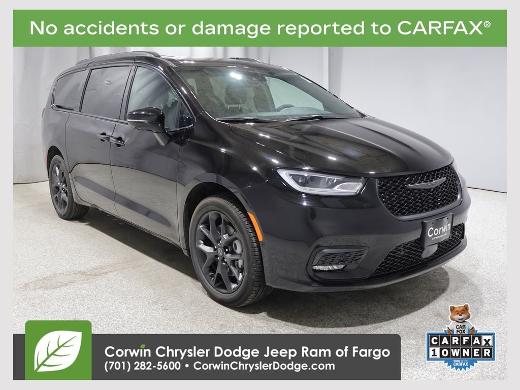 2025 Chrysler Pacifica Limited AWD's photo