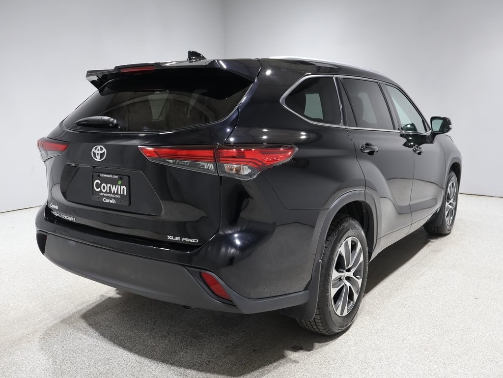 Used 2020 Toyota Highlander XLE with VIN 5TDGZRBH8LS514207 for sale in Fargo, ND