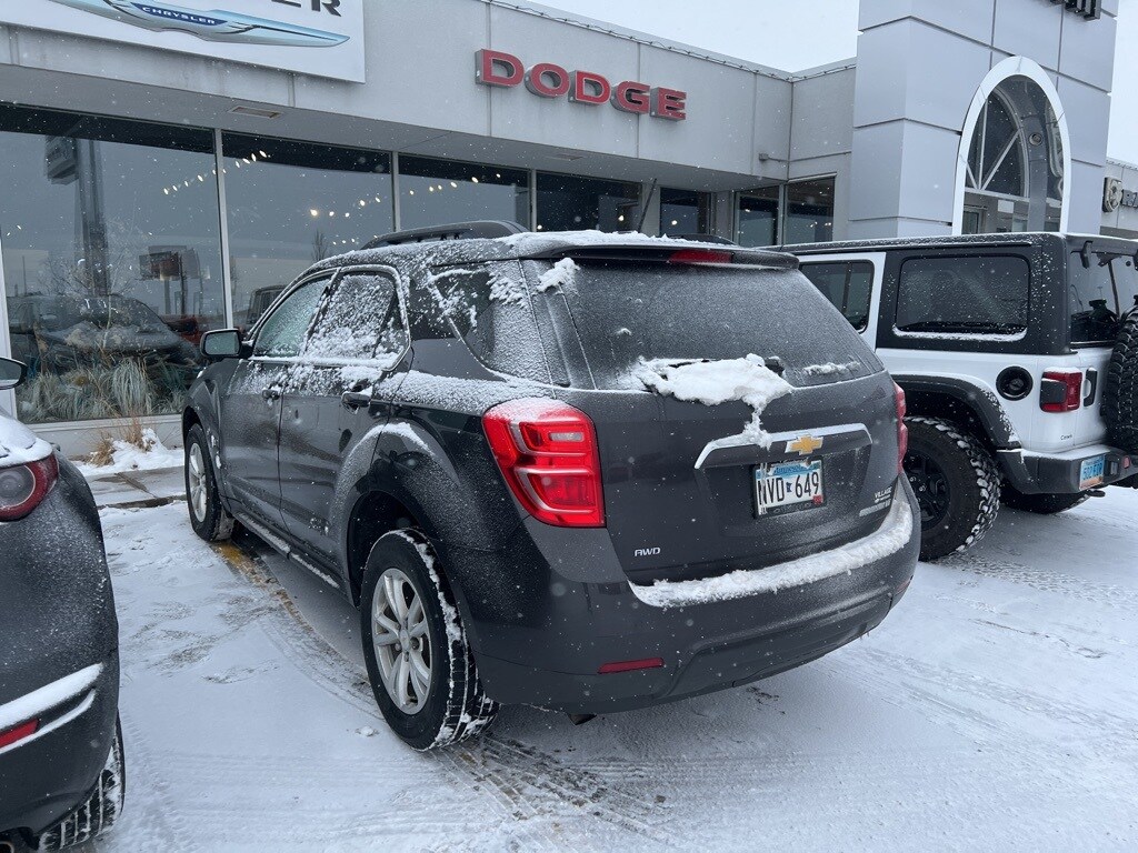 2016 Chevrolet Equinox LT photo 2