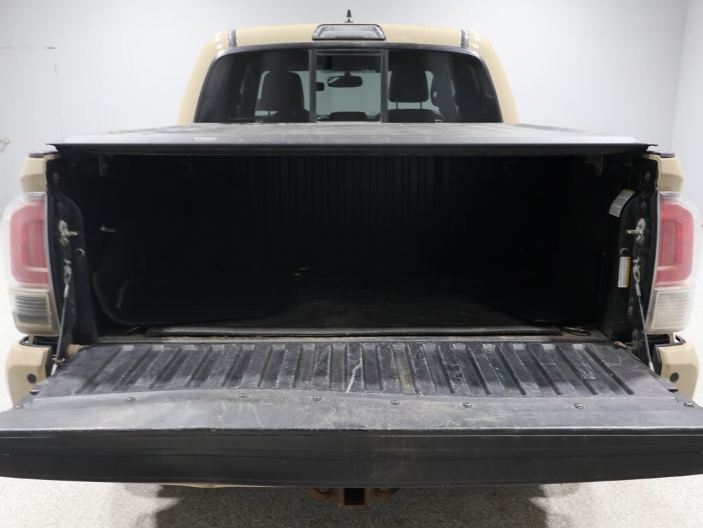 2016 Toyota Tacoma Limited V6 photo 4