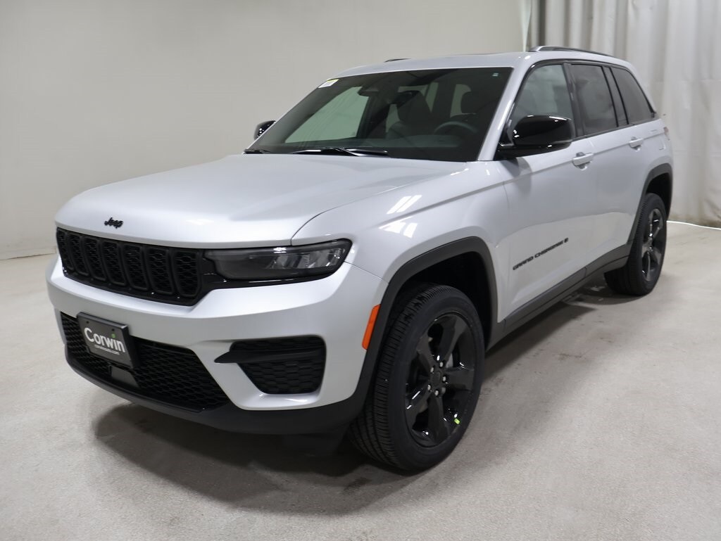2025 Jeep Grand Cherokee Altitude photo 2