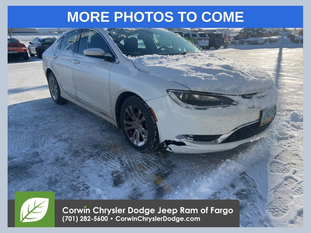 2015 Chrysler 200 Limited's photo