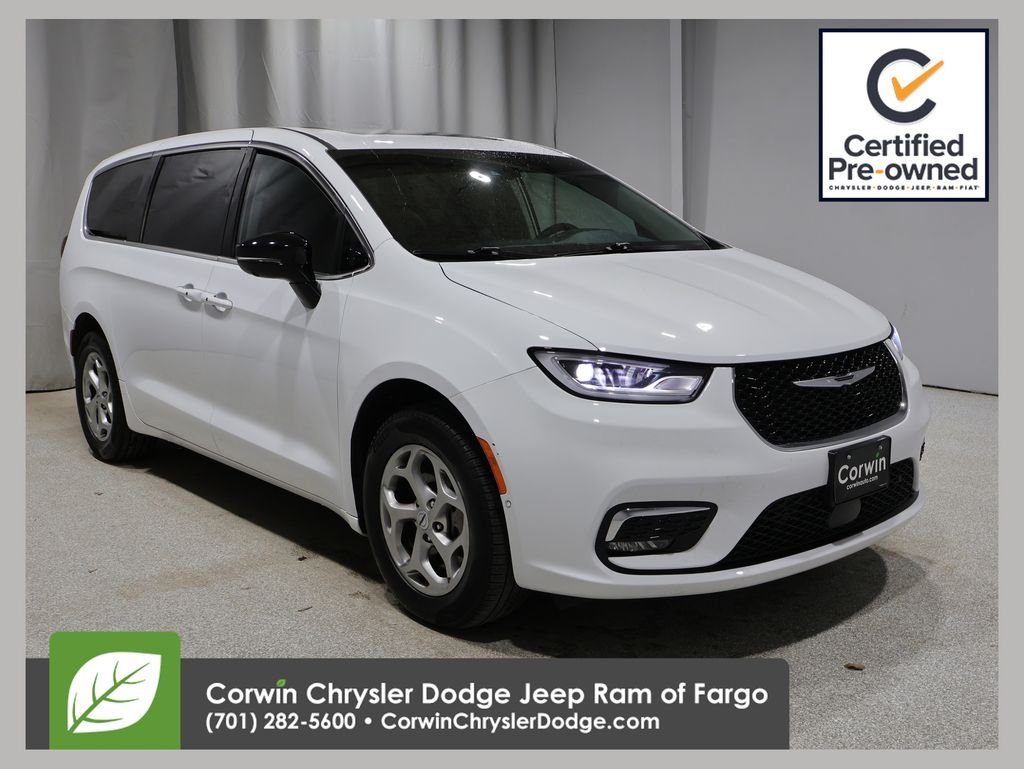 2024 Chrysler Pacifica Limited AWD's photo