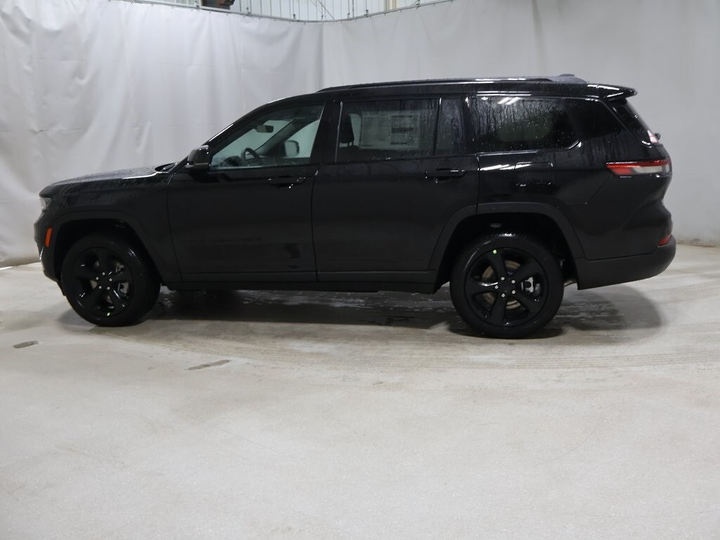 2025 Jeep Grand Cherokee Altitude photo 4