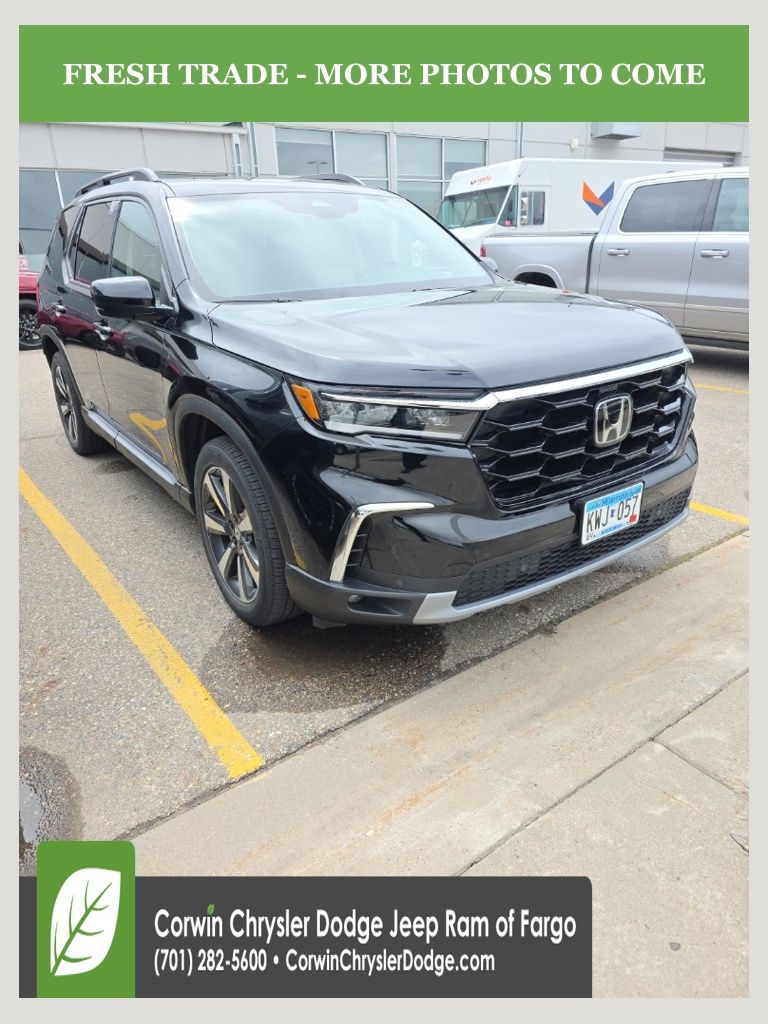 2023 Honda Pilot Touring AWD's photo