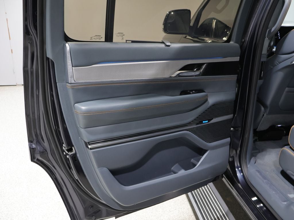 2022 Jeep Grand Wagoneer Series III - Photo 19