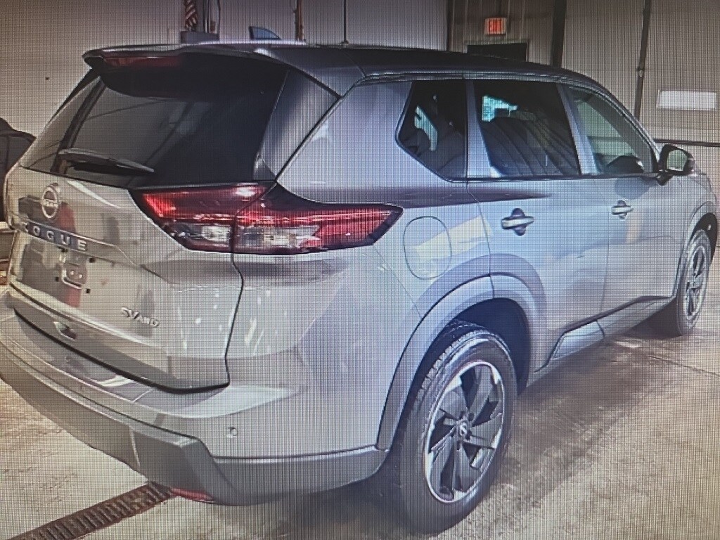 2024 Nissan Rogue SV photo 4