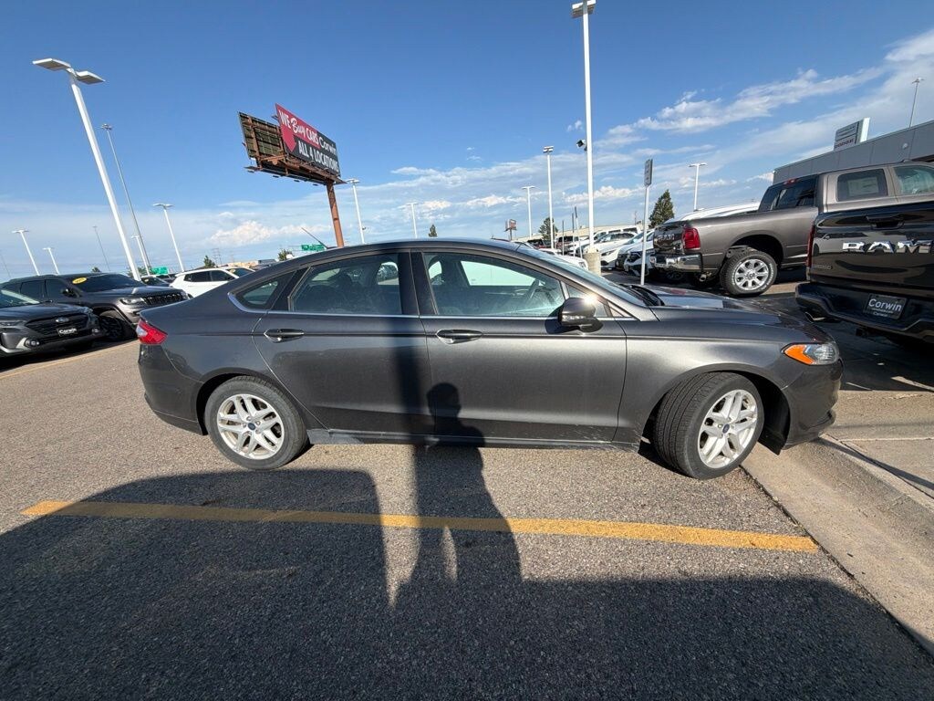 Used 2016 Ford Fusion SE Sedan