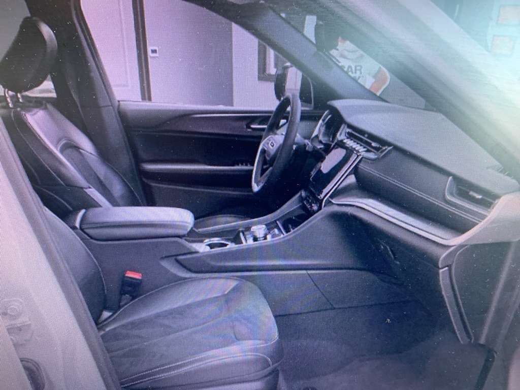 Used 2023 Jeep Grand Cherokee L Laredo SUV